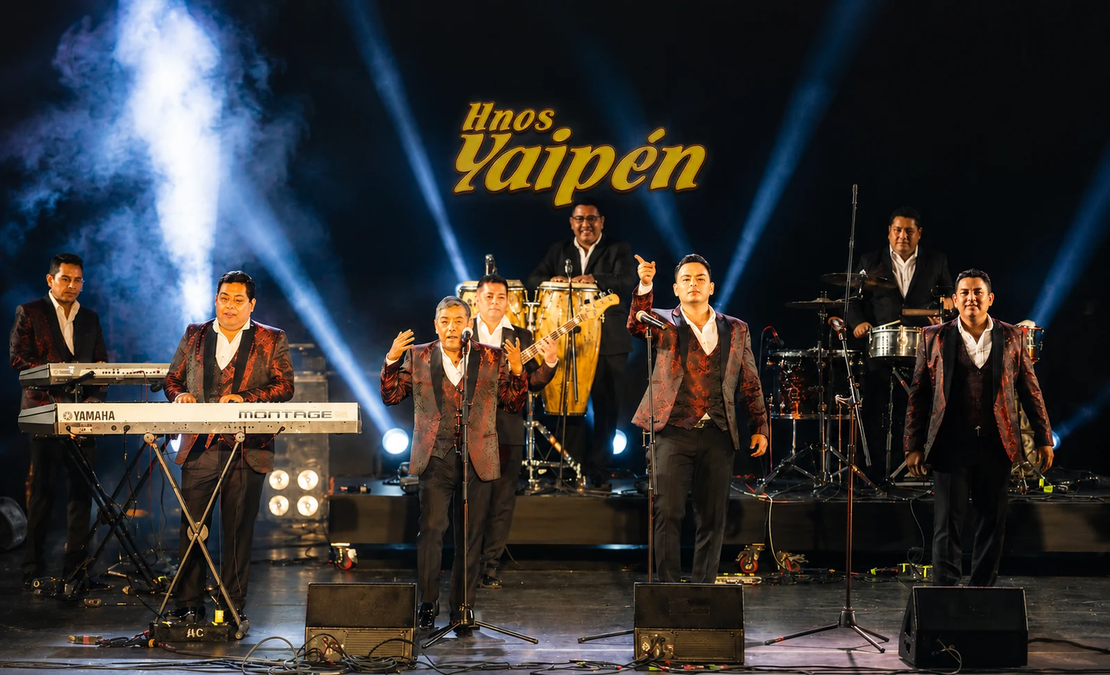 Hnos. Yaipén en concierto producido por D'Primera Eventos, con escenario, iluminación y pantallas LED.